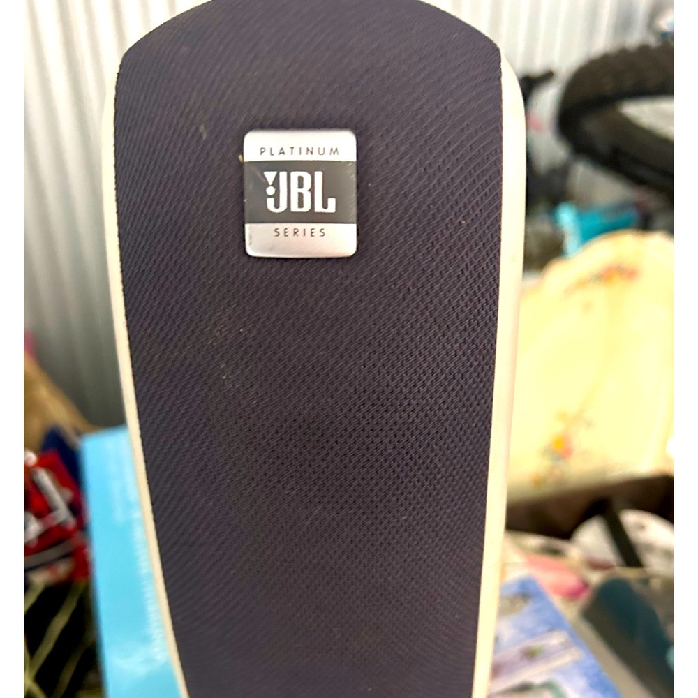 Pair of JBL computer speakers